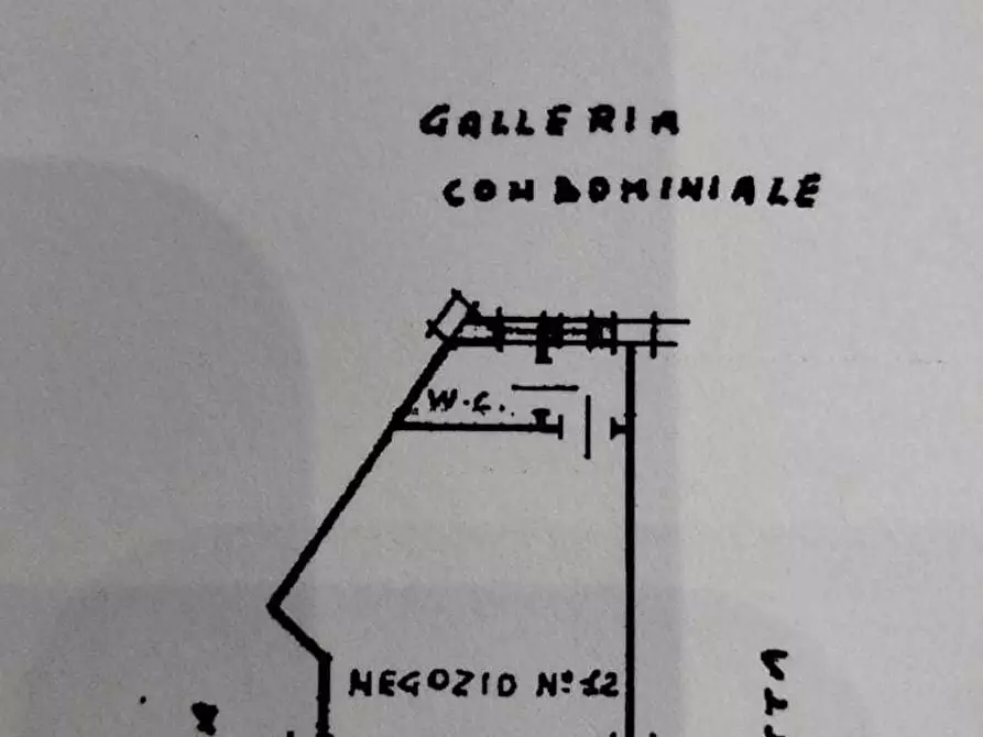 Immagine 10 di Locale commerciale in vendita  a Siracusa