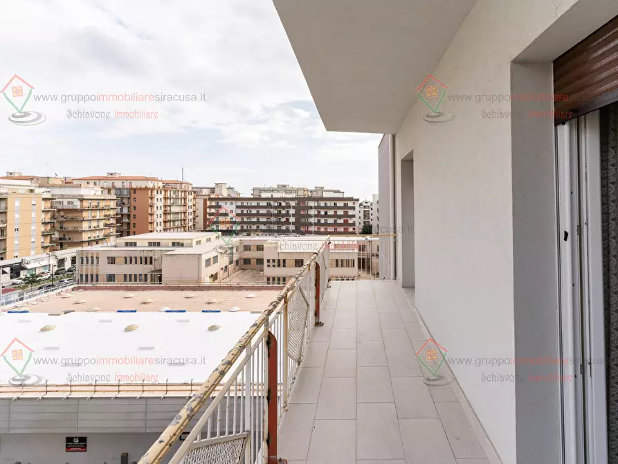 Immagine 17 di Pentalocale in affitto  a Siracusa