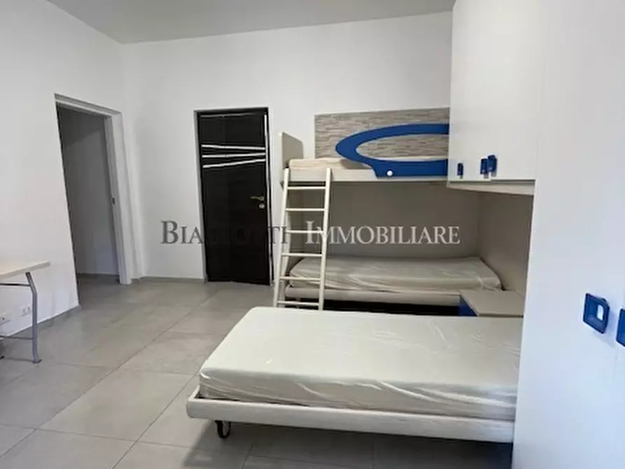 Immagine 10 di Trilocale in vendita  a Livorno