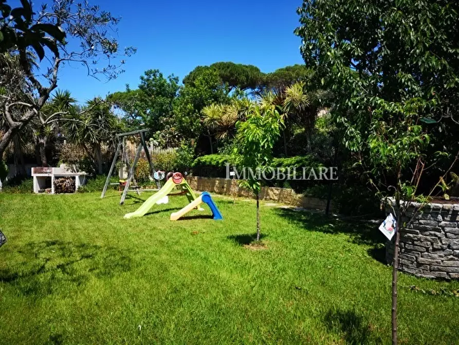 Immagine 20 di Villa in vendita  a Livorno