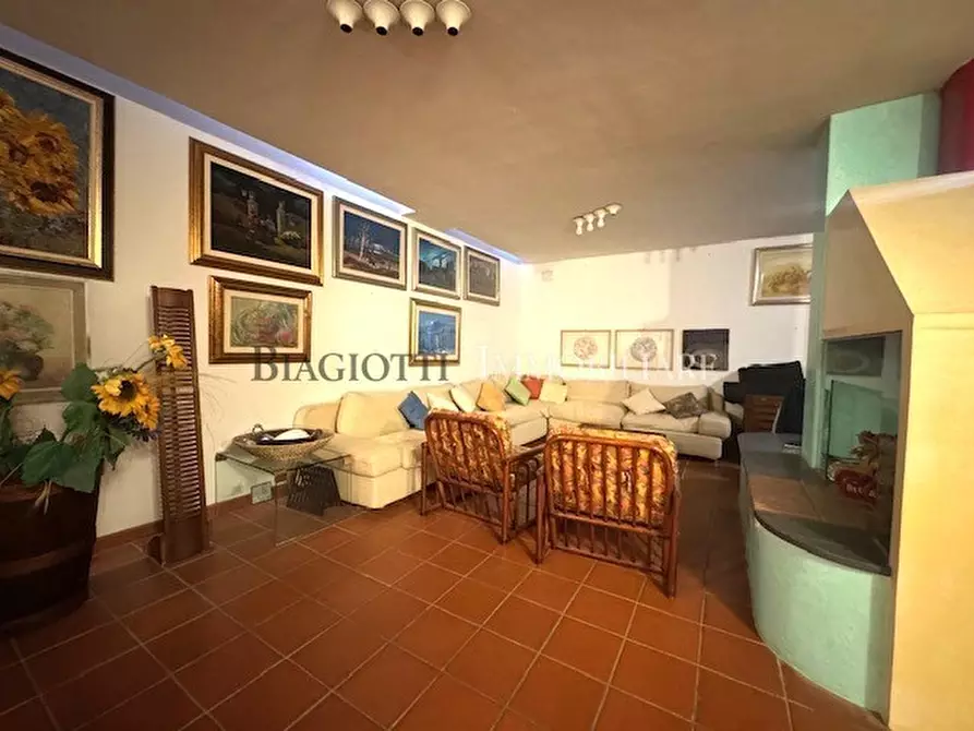 Immagine 50 di Villa in vendita  a Livorno