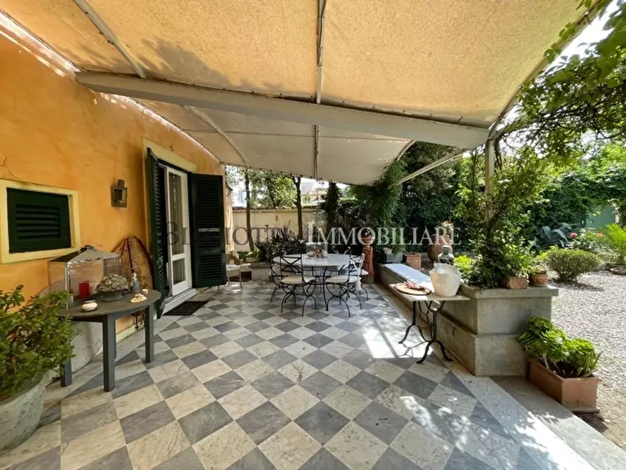 Immagine 7 di Villa in vendita  a Livorno