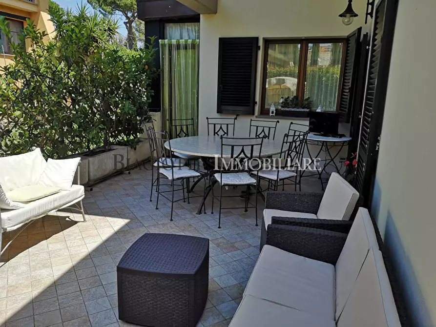 Immagine 27 di Villa in vendita  a Livorno