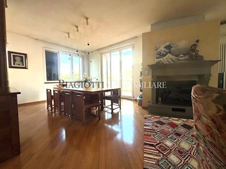 Immagine 5 di Villa in vendita  a Livorno