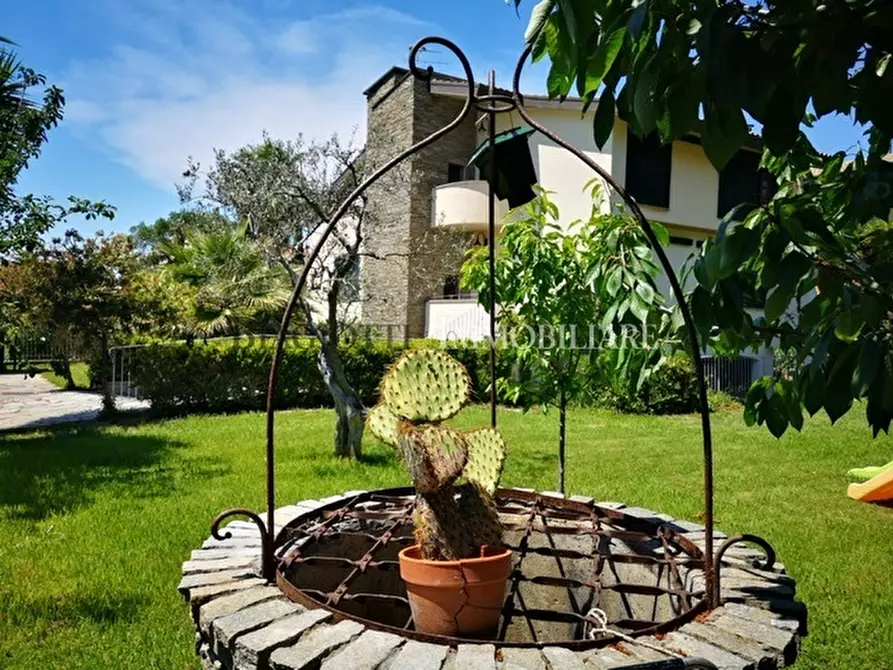 Immagine 7 di Villa in vendita  a Livorno