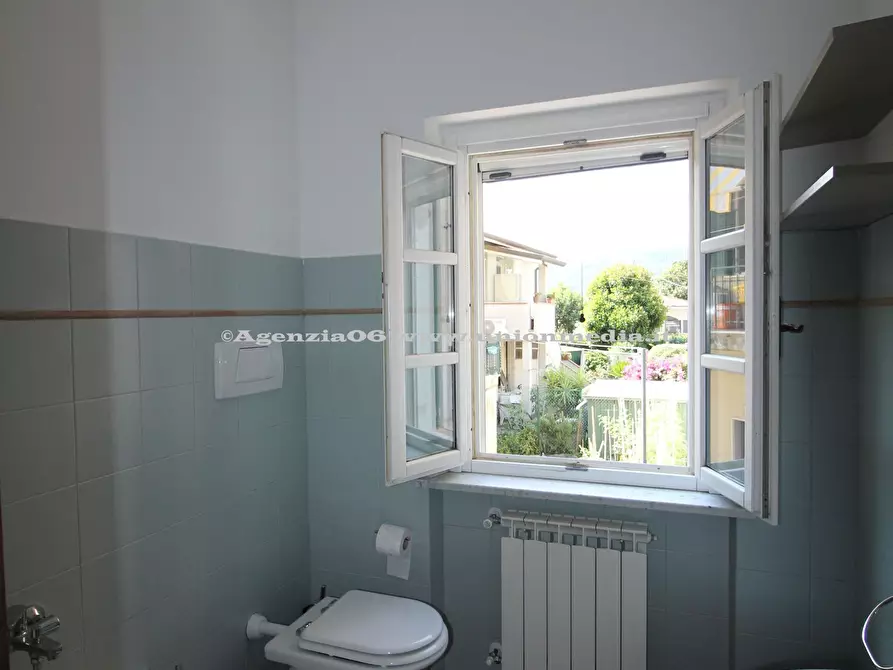 Immagine 8 di Casa semindipendente in vendita  a Sarzana
