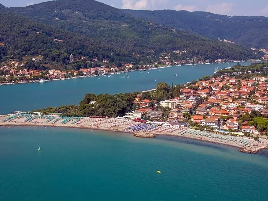 Immagine 15 di Appartamento in vendita  in via pisanello a Ameglia