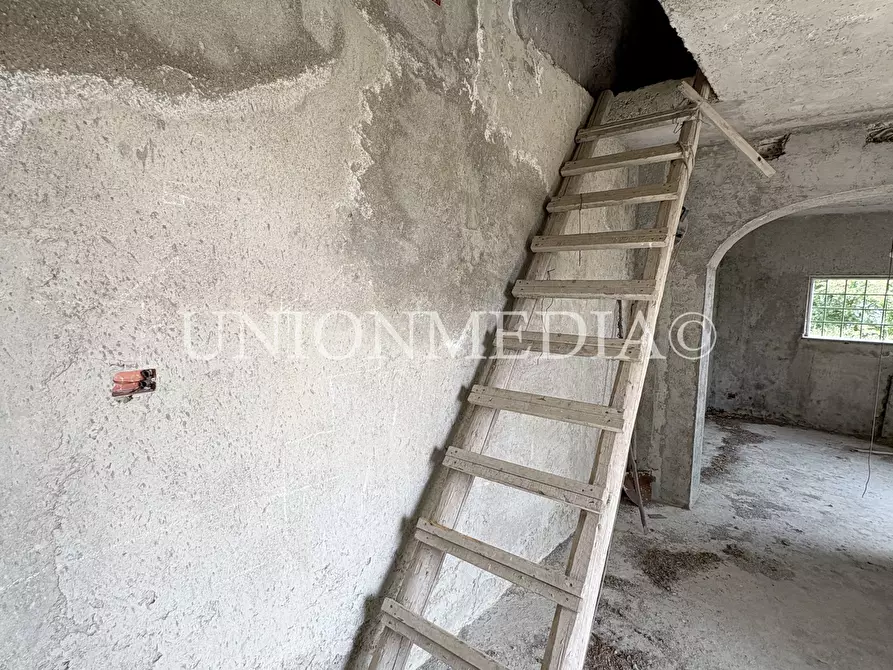 Immagine 21 di Rustico / casale in vendita  in via carignano a Fosdinovo