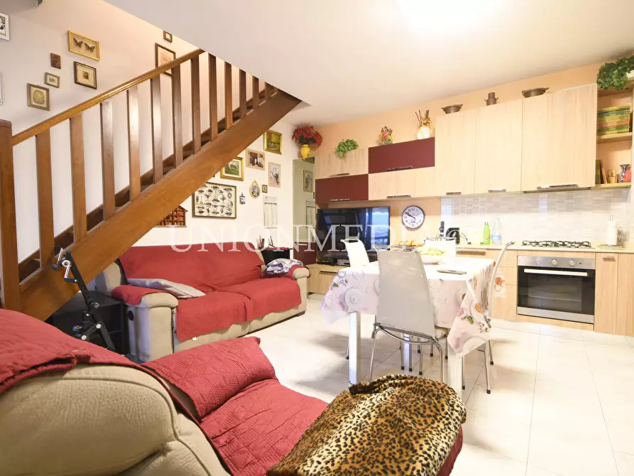 Immagine 2 di Appartamento in vendita  in Via togliatti a Ortonovo