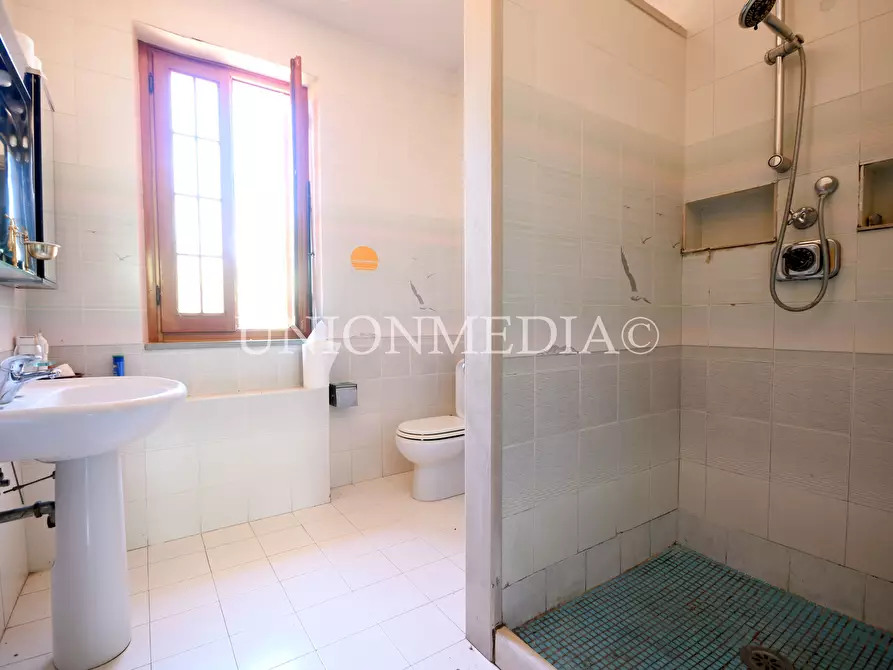 Immagine 23 di Casa indipendente in vendita  a Sarzana