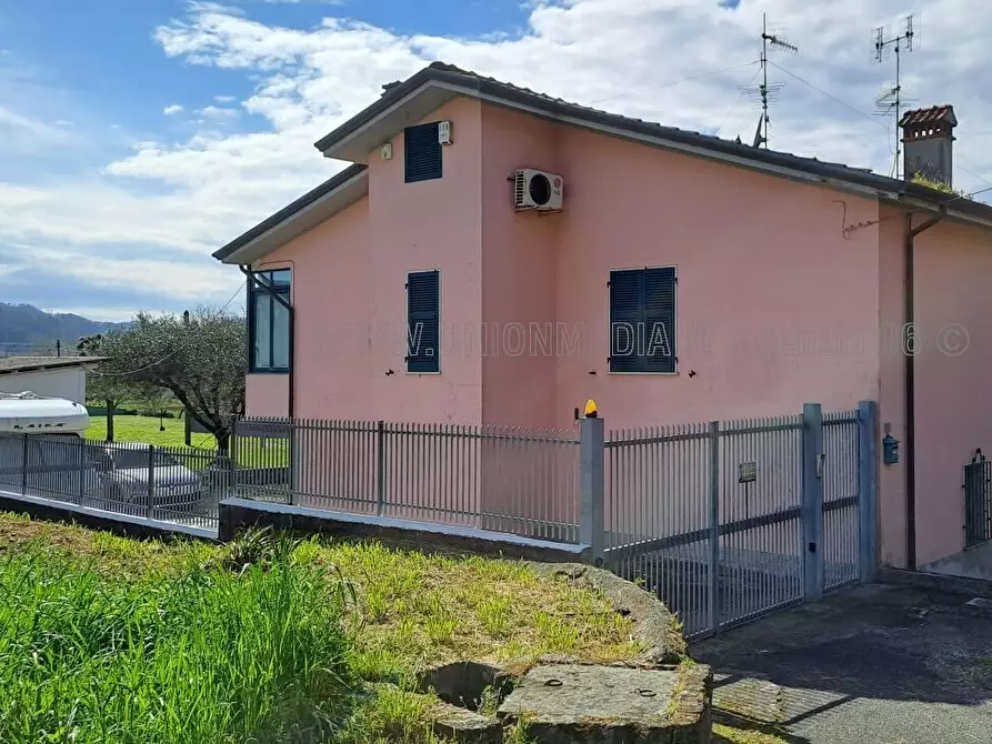 Immagine 1 di Casa indipendente in vendita  a Sarzana