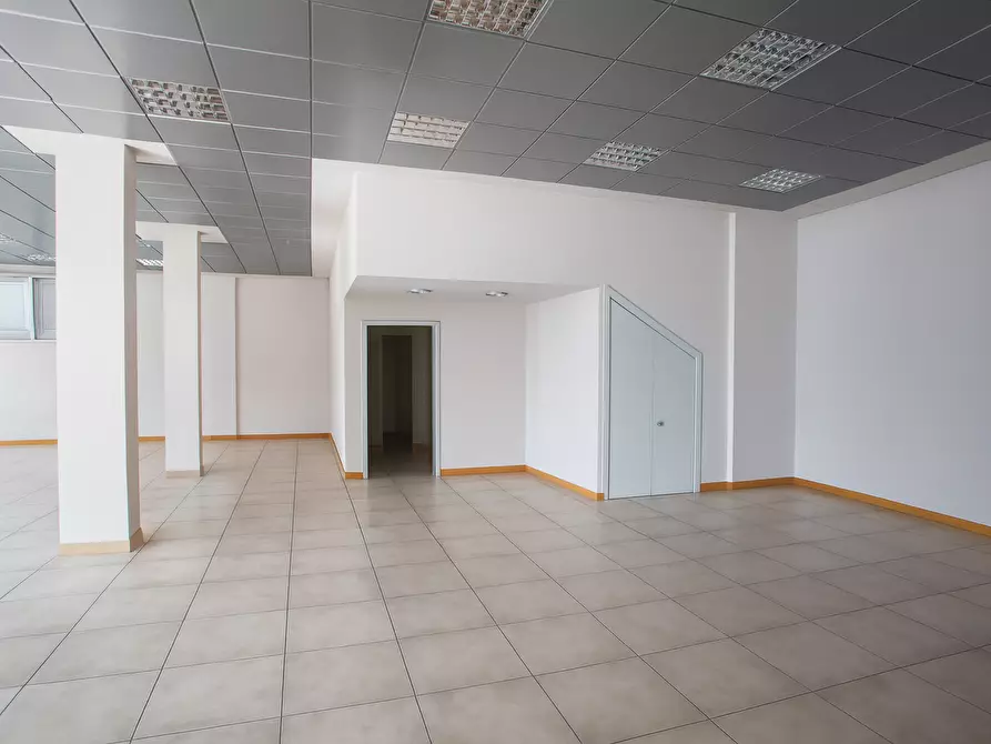 Immagine 3 di Locale commerciale in vendita  a Santarcangelo Di Romagna
