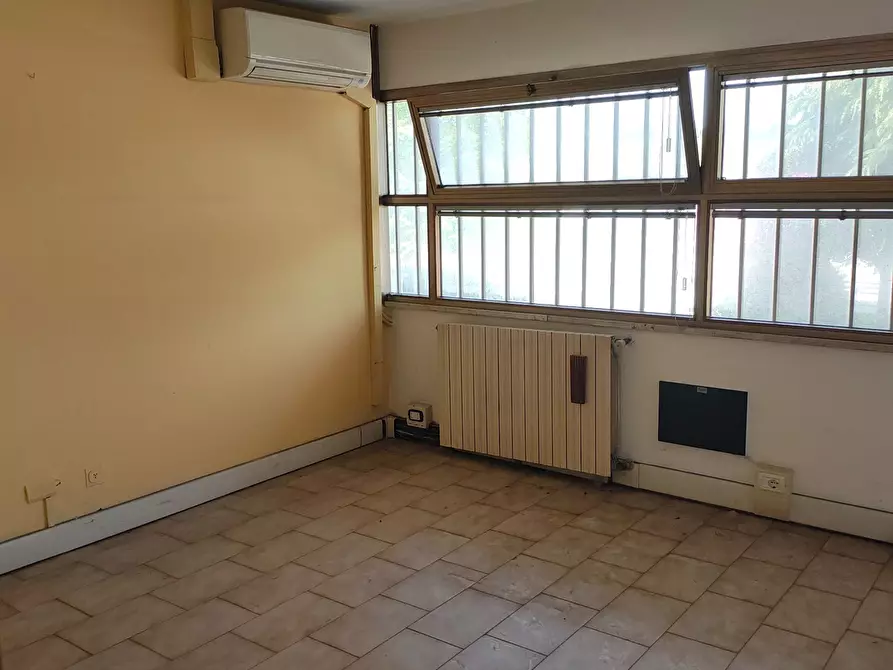 Immagine 10 di Laboratorio in vendita  in Via Ausa 179 a Coriano