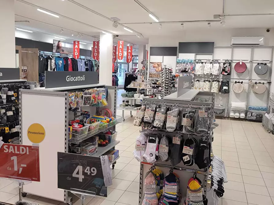 Immagine 13 di Attività commerciale in affitto  in Piazza Europa 24 a Verucchio