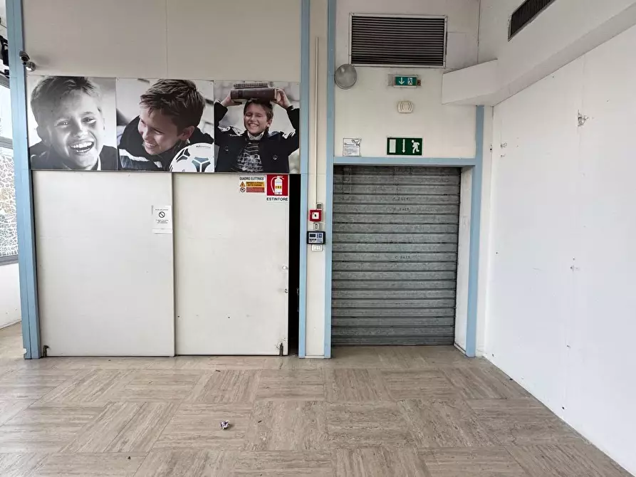 Immagine 12 di Locale commerciale in vendita  a Rimini