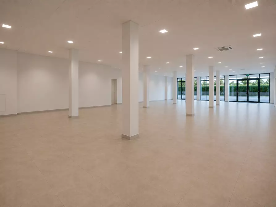 Immagine 18 di Locale commerciale in affitto  in Via Cagnona 743 a Savignano Sul Rubicone