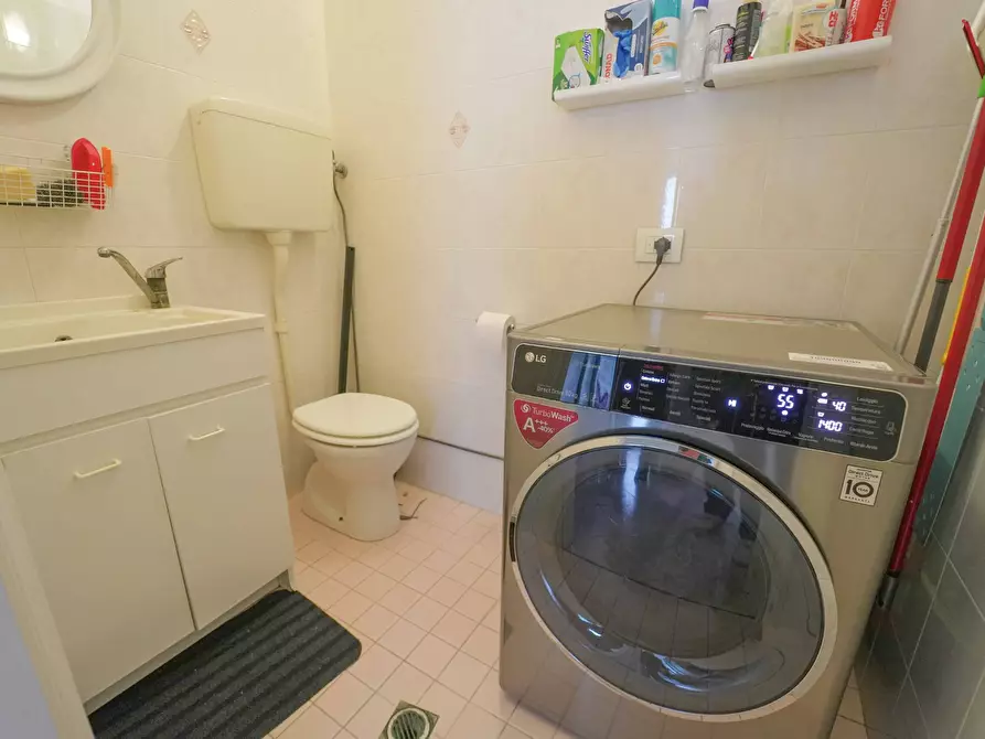 Immagine 9 di Quadrilocale in vendita  a Rimini