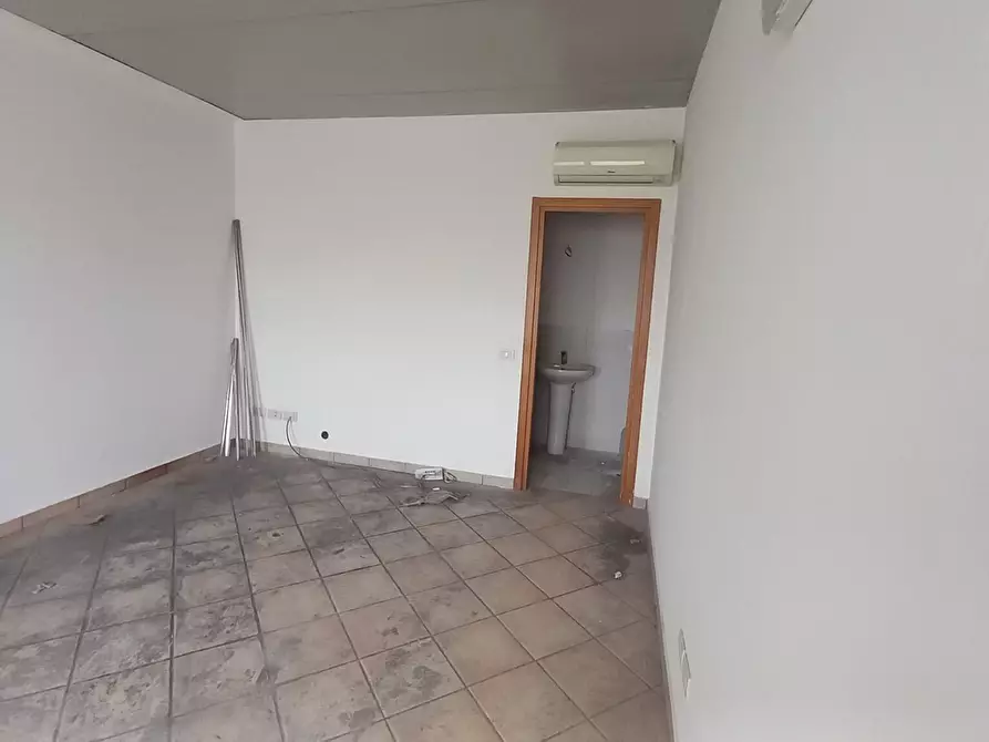 Immagine 6 di Attività artigianale in affitto  in Via Palmiro Togliatti 15 a Rimini