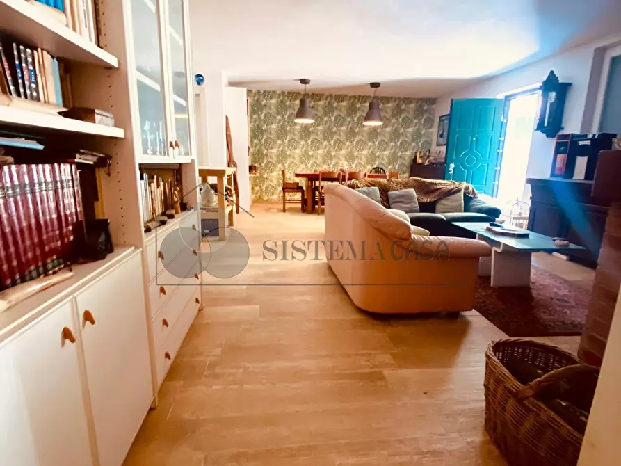 Immagine 35 di Villa in vendita  a Castelnuovo Magra