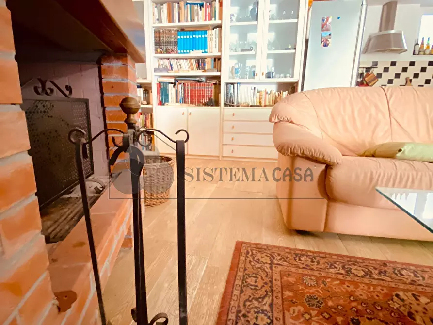 Immagine 45 di Villa in vendita  a Castelnuovo Magra