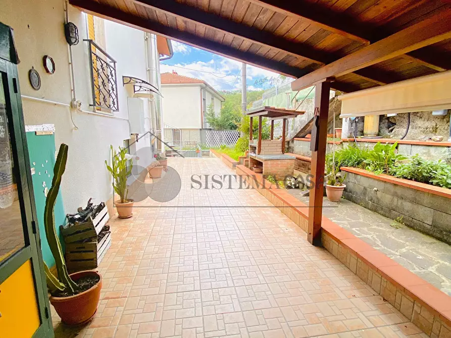 Immagine 48 di Villa in vendita  in Via 1º Maggio 12 a Follo