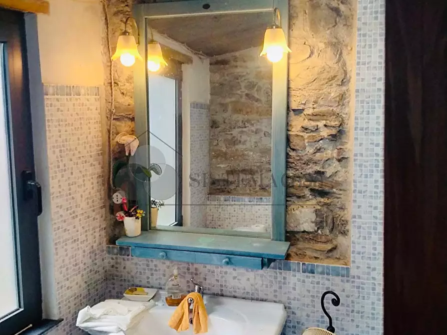 Immagine 16 di Casa semindipendente in vendita  in Via Debeduse 10 a Calice Al Cornoviglio