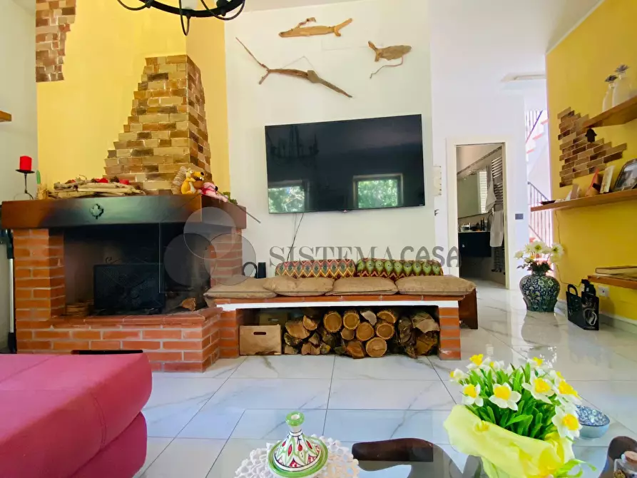 Immagine 13 di Villa in vendita  a Castelnuovo Magra