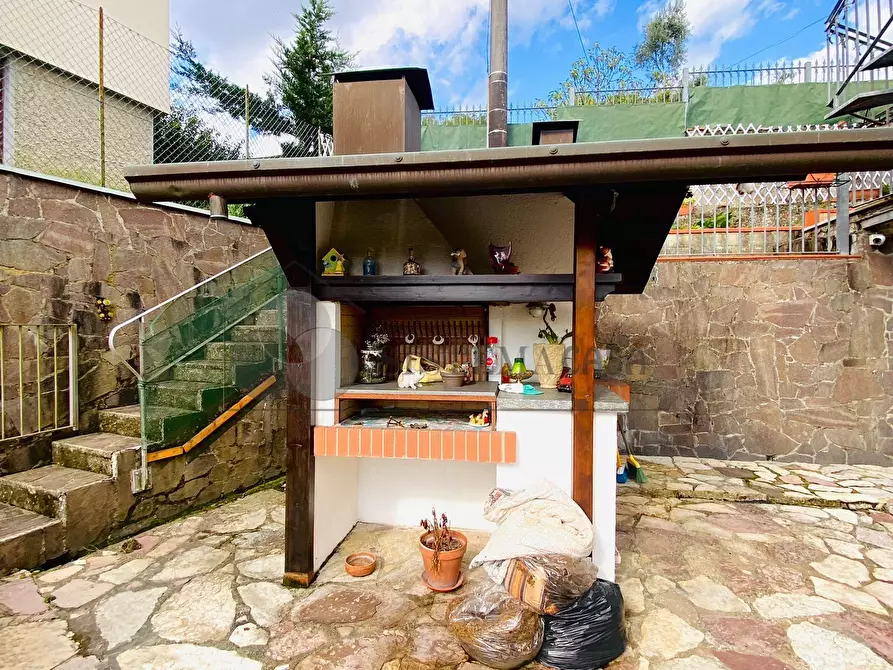 Immagine 30 di Villa in vendita  in Via 1º Maggio 12 a Follo