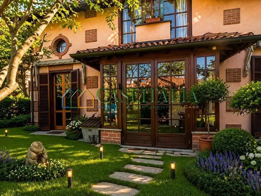 Immagine 2 di Villa in vendita  in Piazza Stazione 2 a Rosta