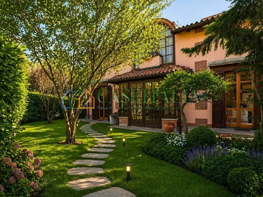 Immagine 1 di Villa in vendita  in Piazza Stazione 2 a Rosta