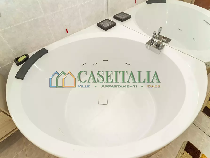 Immagine 41 di Casa indipendente in vendita  a Cisano Sul Neva