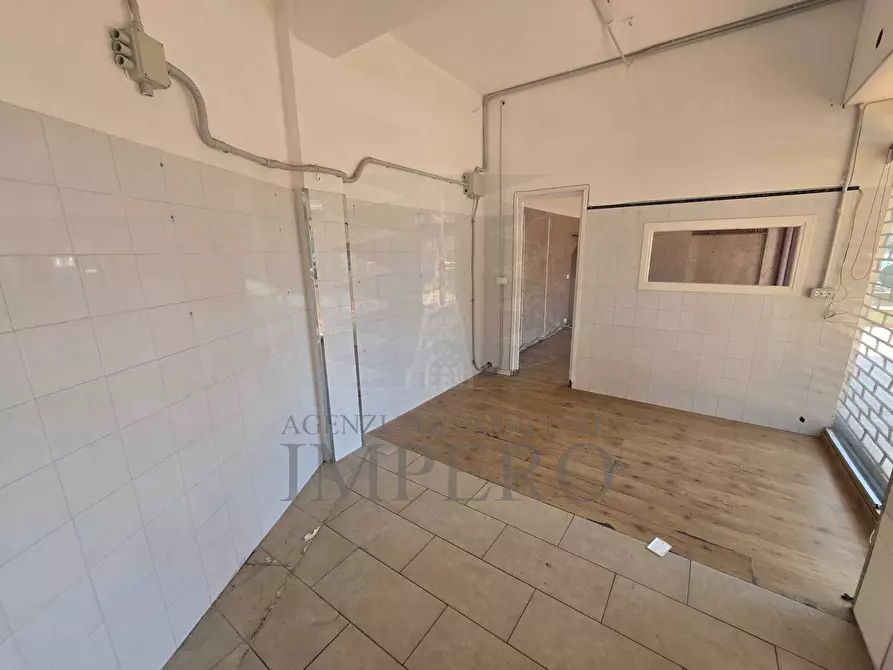 Immagine 6 di Locale commerciale in affitto  in Via Papa Giovanni XXIII 1 a Ventimiglia