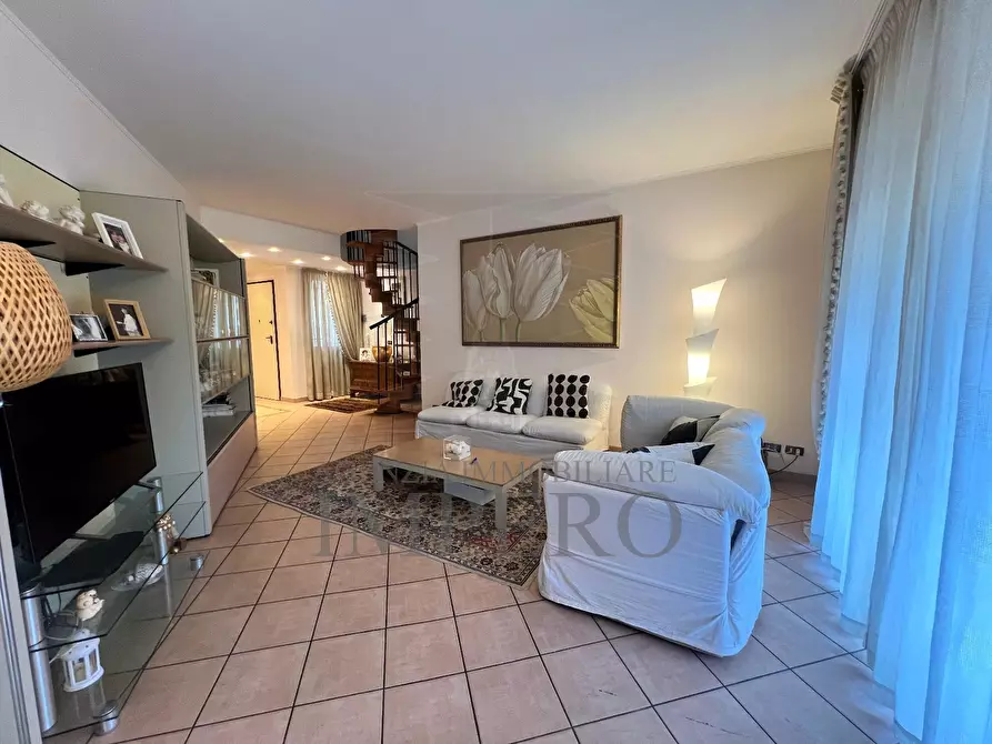 Immagine 37 di Pentalocale in vendita  in Corso Vittorio Emanuele 236 a Camporosso