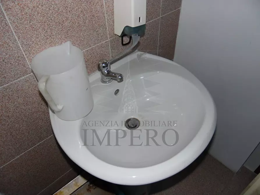 Immagine 14 di Locale commerciale in affitto  a Ventimiglia