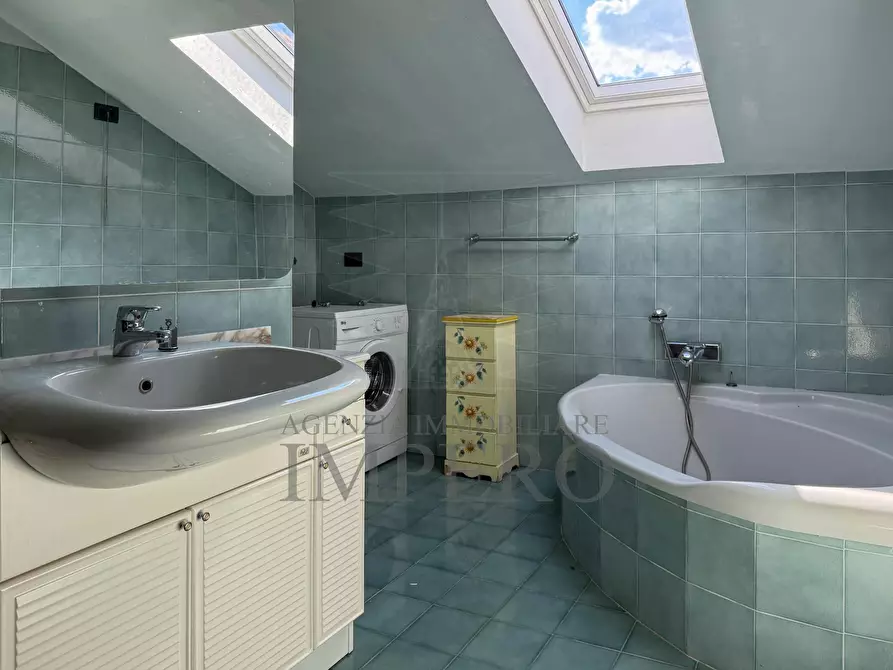 Immagine 18 di Pentalocale in vendita  in Località Gray 14 a Camporosso