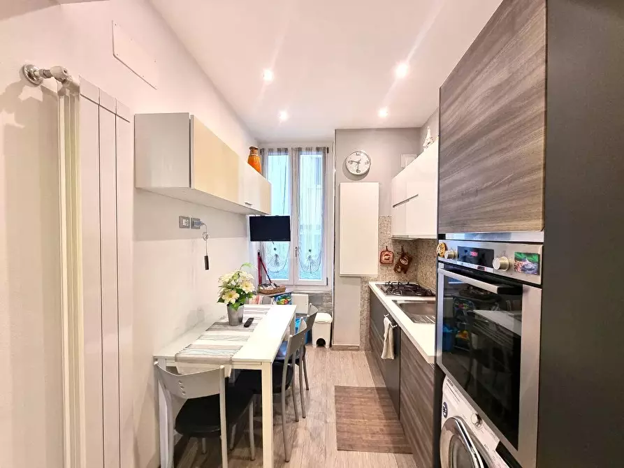 Immagine 1 di Porzione di casa in vendita  in Passeggiata Cavallotti 10 a Ventimiglia