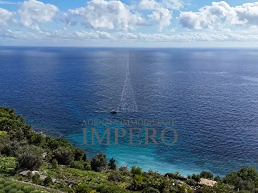 Immagine 1 di Bilocale in vendita  in Piazza Angeli Custodi 1 a Ventimiglia