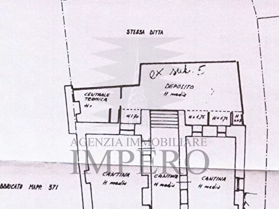 Immagine 51 di Magazzino in vendita  in Strada Statale 1 35 a Camporosso
