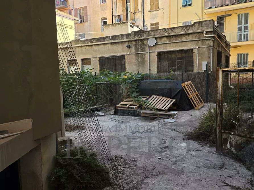 Immagine 5 di Locale commerciale in vendita  in Lungo Roya Rossi 9 a Ventimiglia