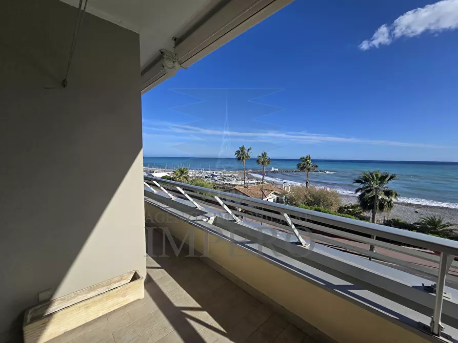 Immagine 17 di Pentalocale in vendita  in Lungomare Varaldo 67 a Ventimiglia
