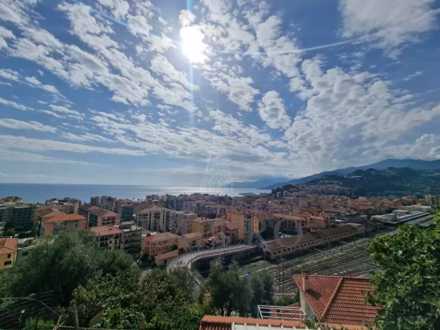Immagine 1 di Magazzino in vendita  in Via Maule a Ventimiglia
