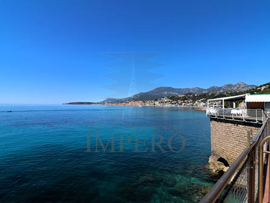 Immagine 1 di Bilocale in vendita  in Piazzale Alcide de Gasperi 1 a Ventimiglia