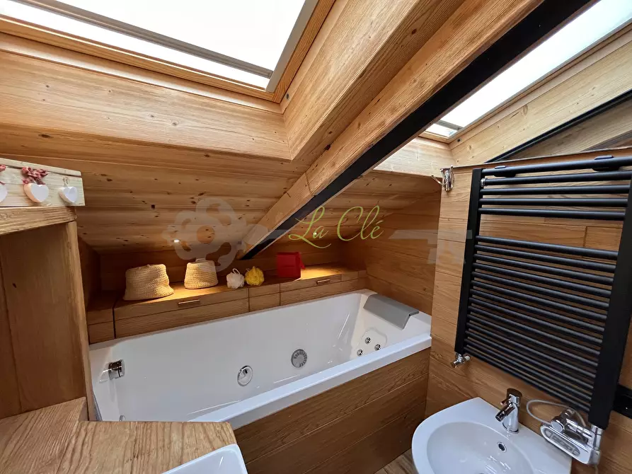 Immagine 28 di Trilocale in affitto  a Courmayeur