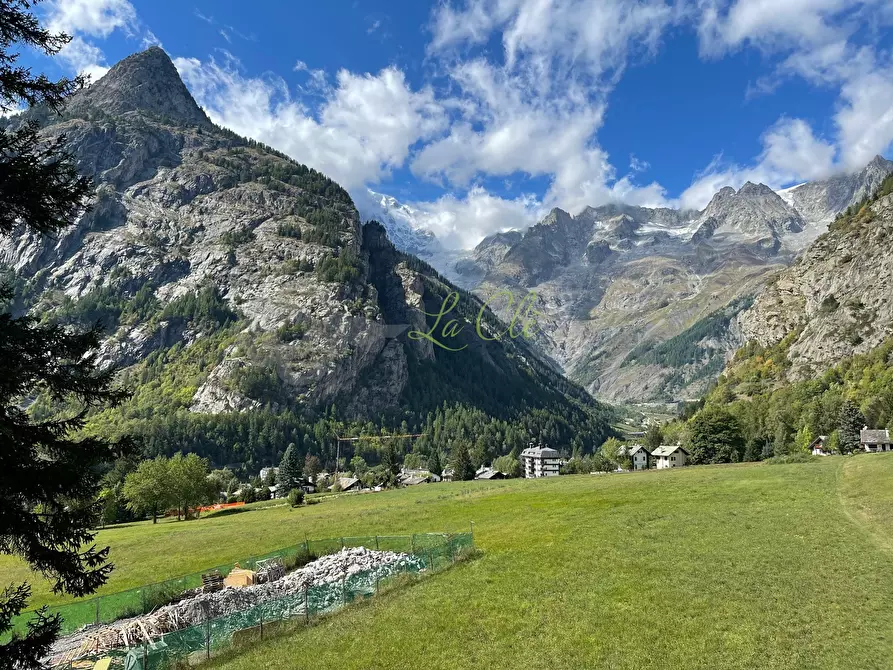 Immagine 19 di Trilocale in affitto  a Courmayeur