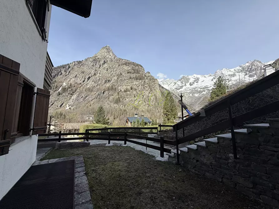Immagine 19 di Trilocale in vendita  a Courmayeur