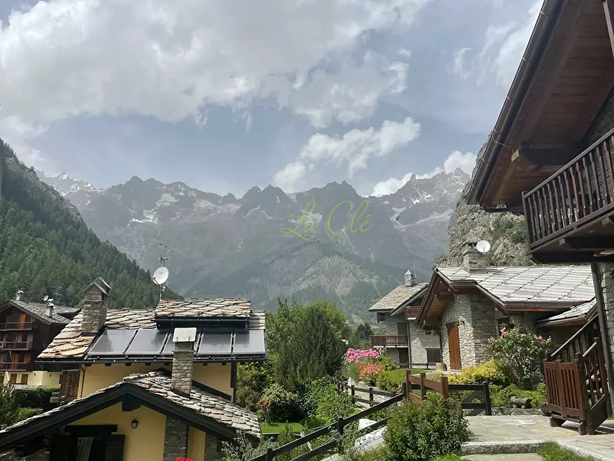 Immagine 35 di Trilocale in affitto  in Via Col Ferret 6 a Courmayeur