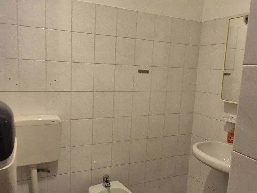 Immagine 11 di Ufficio in vendita  in strada albareto 698 a Modena