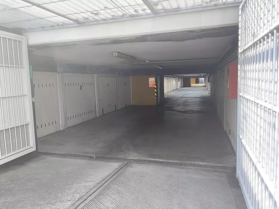Immagine 3 di Garage in affitto  in Viale del Sagittario Traversa B 8 a Modena