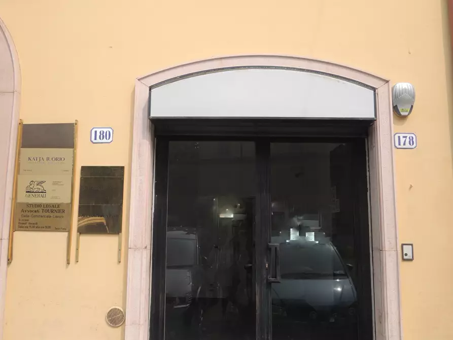 Immagine 8 di Locale commerciale in vendita  in Corso Canalchiaro 178 a Modena