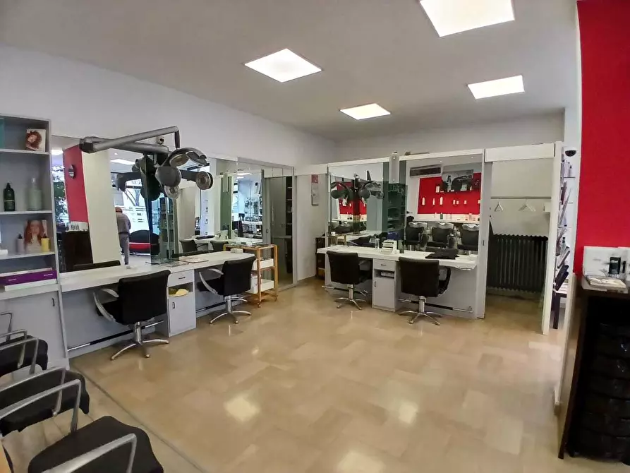 Immagine 13 di Locale commerciale in vendita  in Via della Pace 486 a Vignola